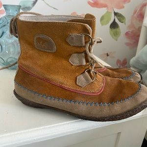 Sorel suede weather resistant boot